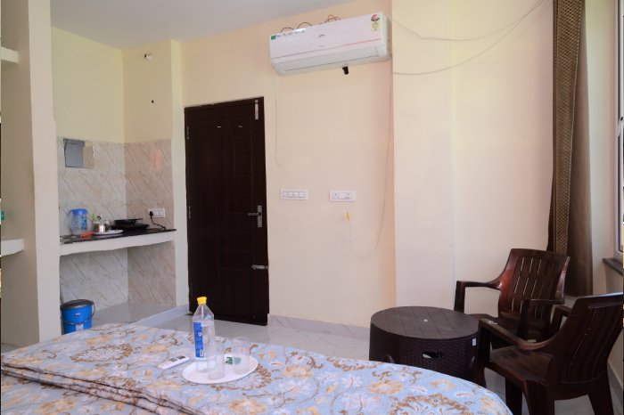 With Kitchen Room